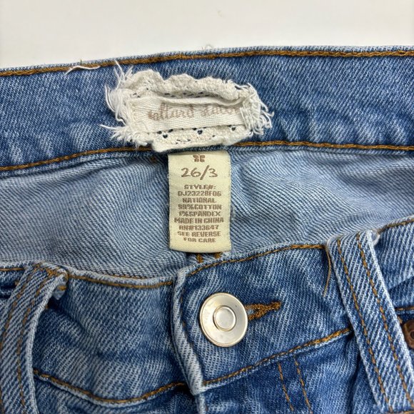 Altar'd State Distressed Straight Leg Women's size 3 Medium Wash Blue Denim Jean - Picture 2 of 3